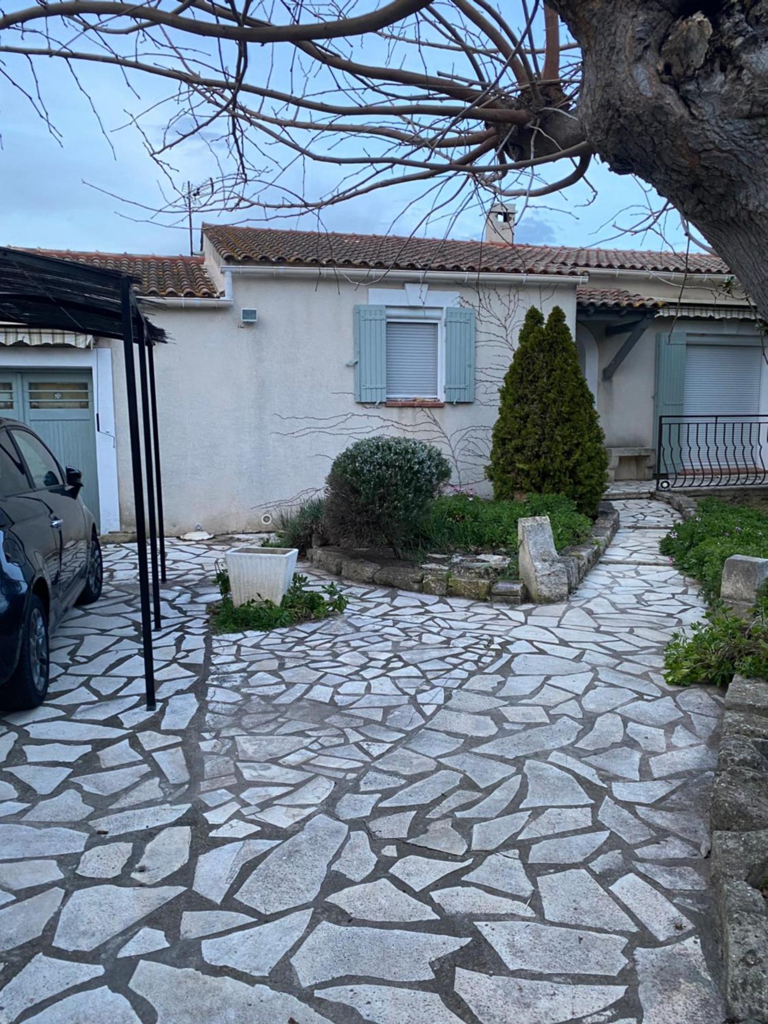 Maison Dans Village Calme Arles Exterior foto